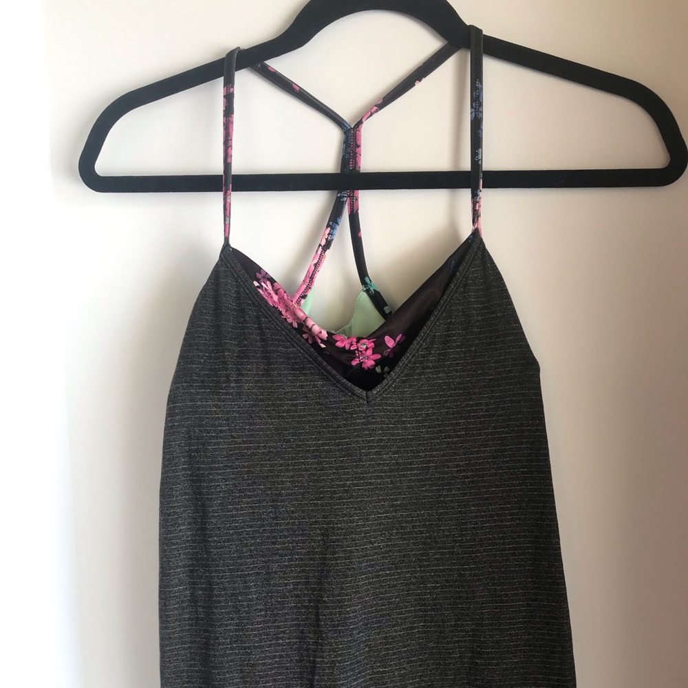 Lululemon Flowy Top with built in sports bra Sz 4